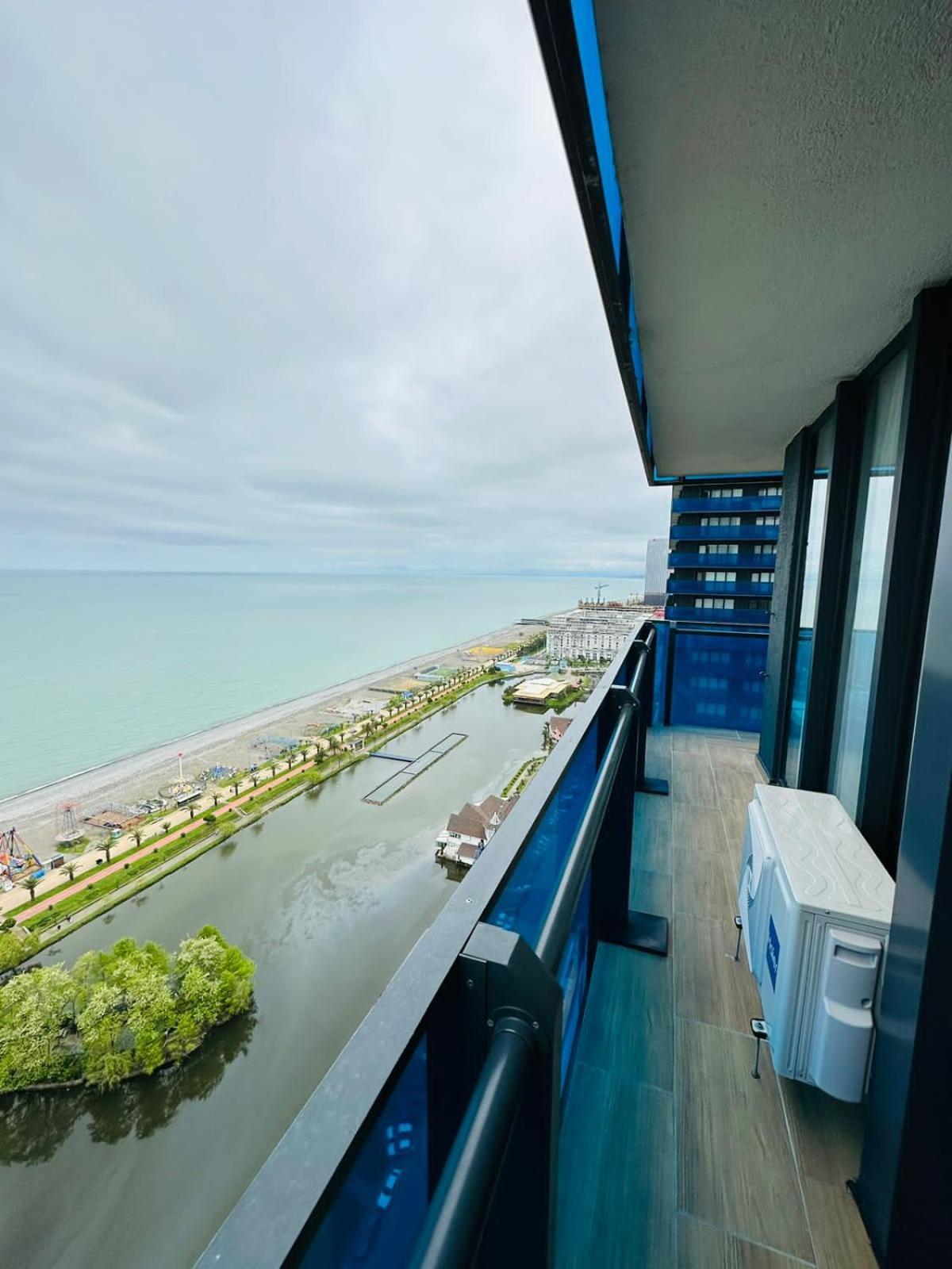 Spend Your Time In Orbi City Batumi Esterno foto